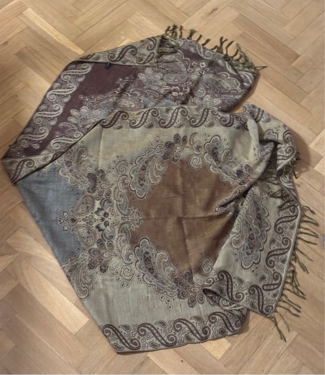 Pañuelo en tonos marrones