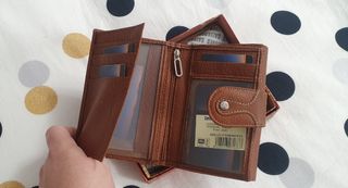 Monedero de mujer de piel marrón 