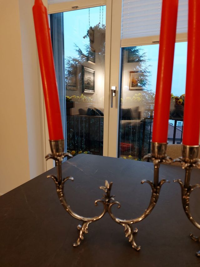 Coppia antichi portacandele in Sheffield