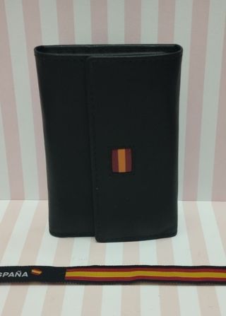 OFERTA. CARTERA LLAVERO PIEL BANDERA + REGALO PULS