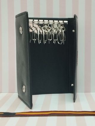 OFERTA. CARTERA LLAVERO PIEL BANDERA + REGALO PULS