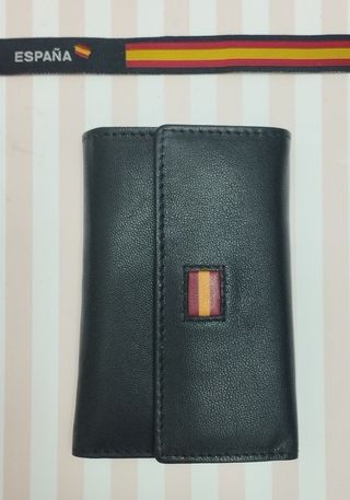 OFERTA. CARTERA LLAVERO PIEL BANDERA + REGALO PULS