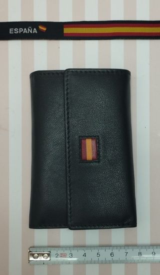 OFERTA. CARTERA LLAVERO PIEL BANDERA + REGALO PULS