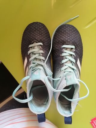 Botas fútbol Adidas multitacos