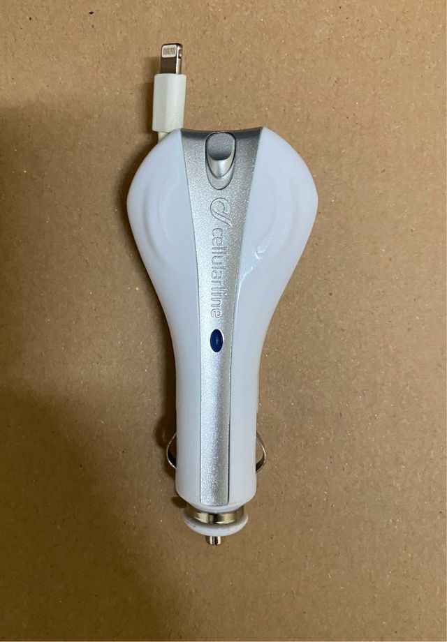 Caricabatterie retrattile Lightning Cellularline