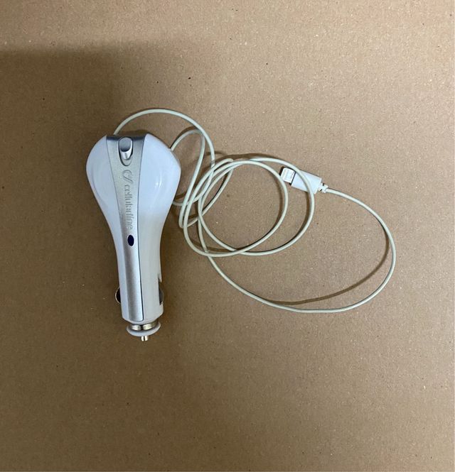 Caricabatterie retrattile Lightning Cellularline