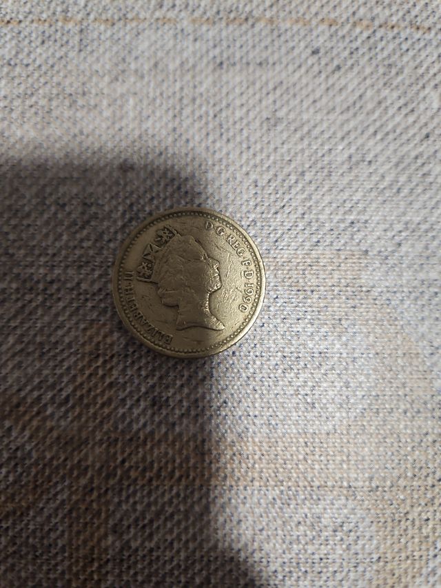 One pound 1990