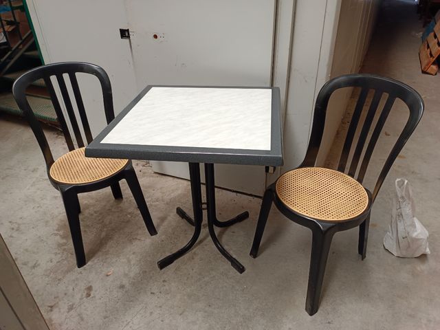 Conjunto mesa sillas
