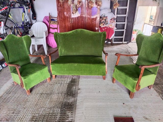 Sofá y butacas antiguas