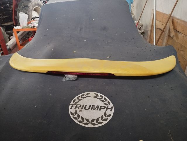 Alettone o spoiler macchina