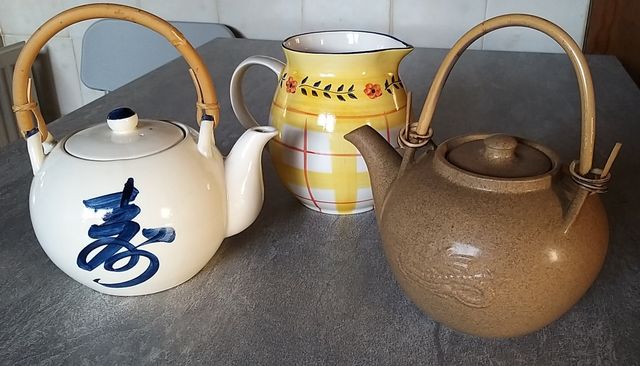 Teteras y jarra agua