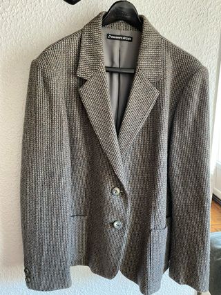 Traje de chaqueta y falda + blusa de regalo
