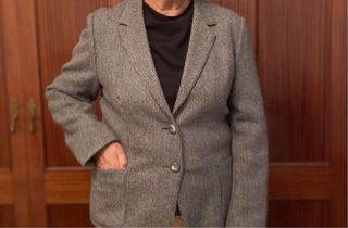Traje de chaqueta y falda + blusa de regalo