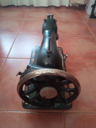 Maquina de coser antigua