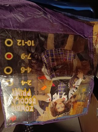 Disfraz zombie. Tengo 2 uno de piña y otro mujer 