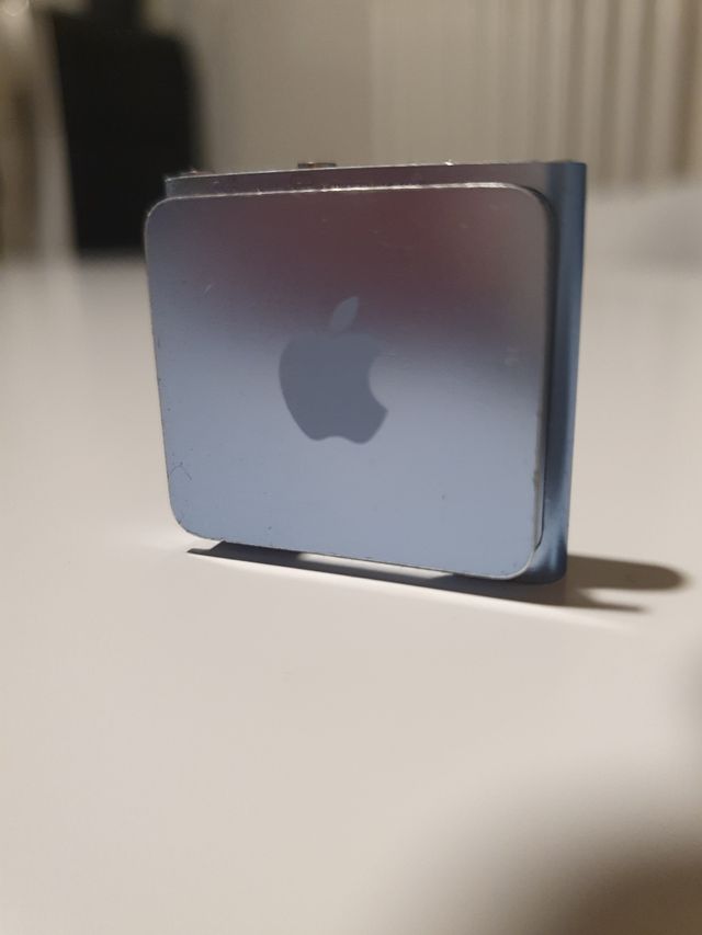 Apple iPod Shuffle 4