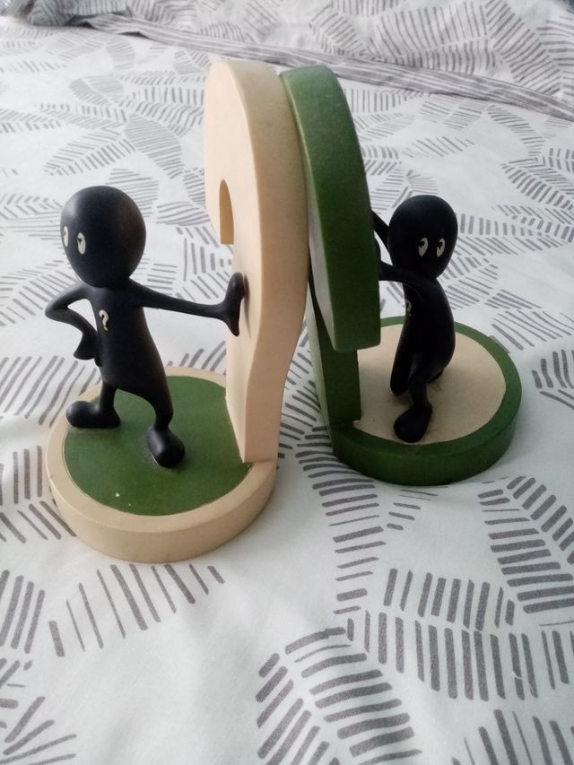 Soportes de estantería para libros y cd,s