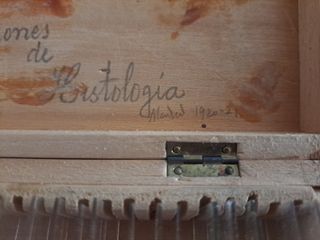 CAJA ANTIGUA HISTOLOGÍA - 1920/21 - LABORATORIO.