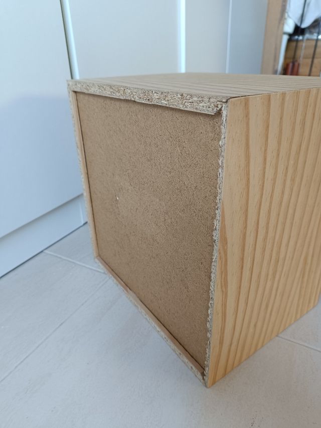 Caixa de madeira, prateleiras amovíveis