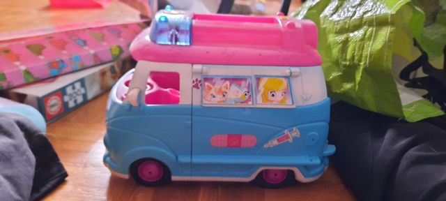 Furgoneta veterinaria pin y pon