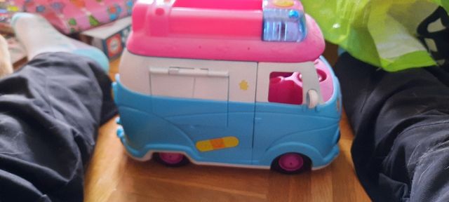 Furgoneta veterinaria pin y pon