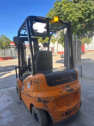 Carretilla elevadora matriculada