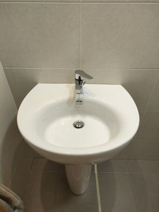 Conjunto lavabo+grifo Jacob Delafon