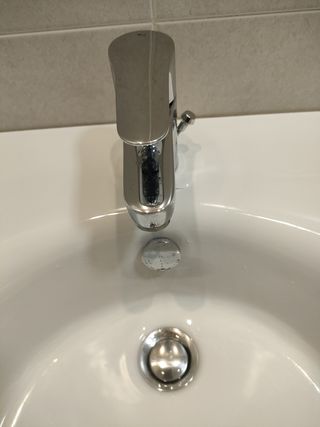 Conjunto lavabo+grifo Jacob Delafon