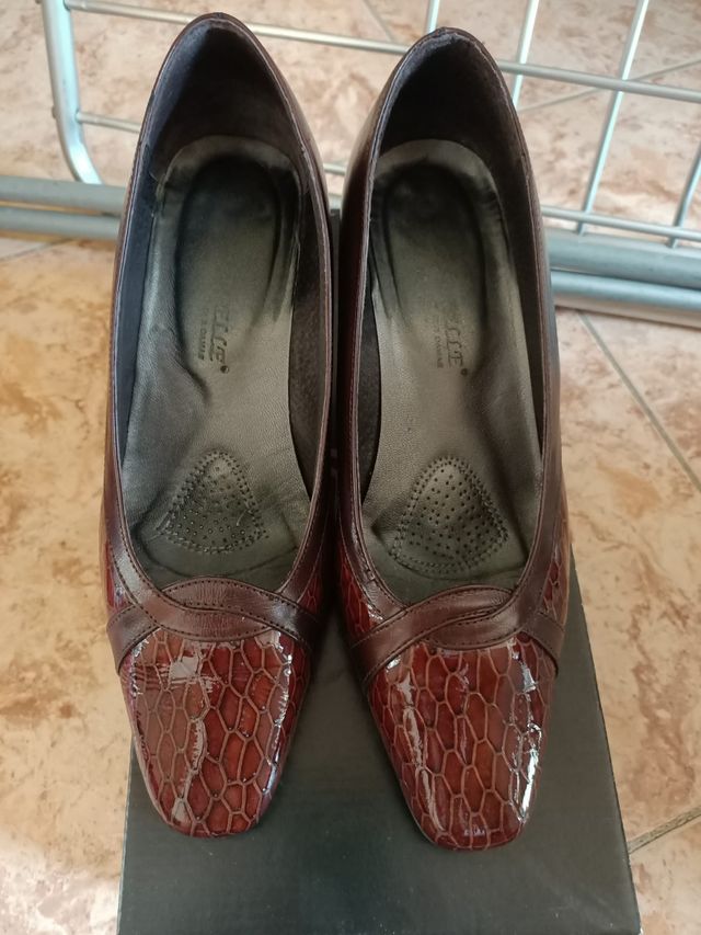 Precioso zapato Tres Damas