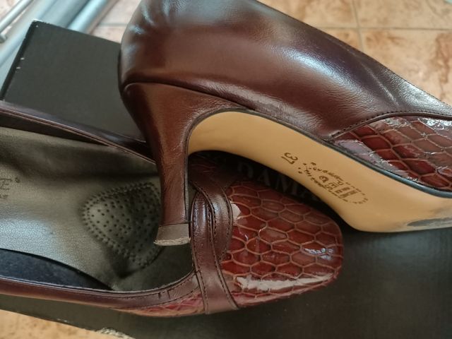 Precioso zapato Tres Damas