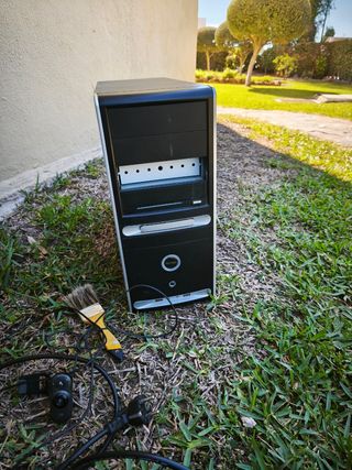 Pc con teclado y web cam