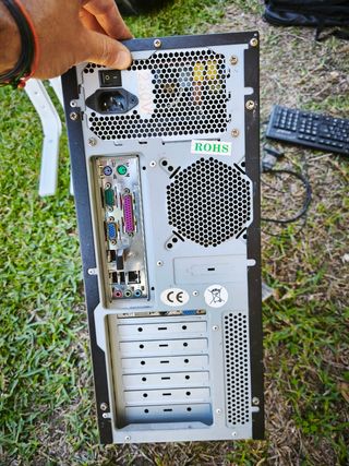 Pc con teclado y web cam