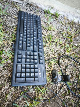 Pc con teclado y web cam