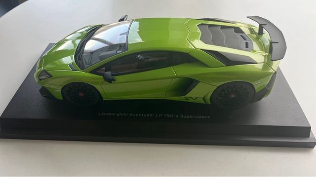 Lamborghini aventador sv 1/18