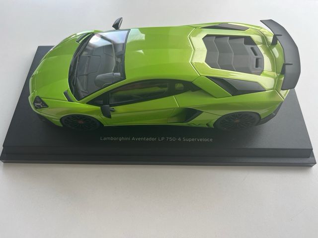 Lamborghini aventador sv 1/18