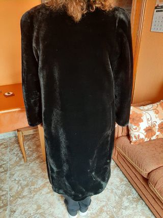Abrigo de piel de muton.