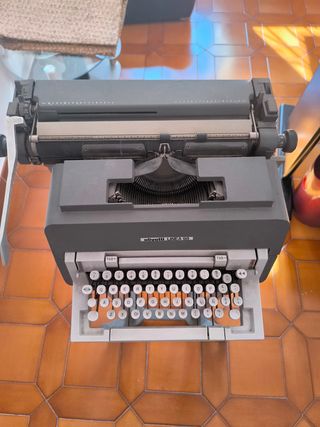 Maquina de escribir olivetti