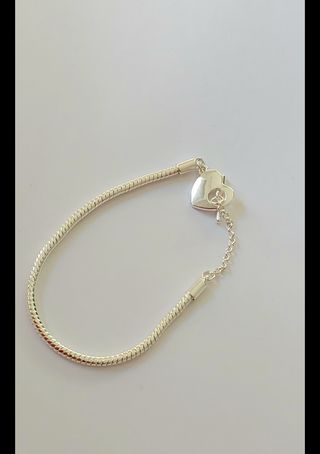 Pulsera con cierre T y corazón 