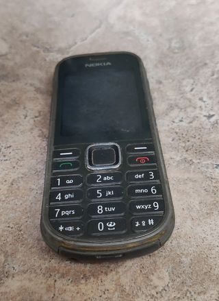 Nokia 3720C-2 le falta el marco frontal