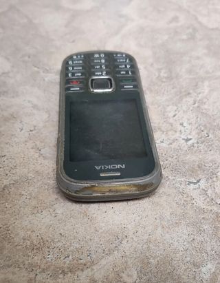 Nokia 3720C-2 le falta el marco frontal