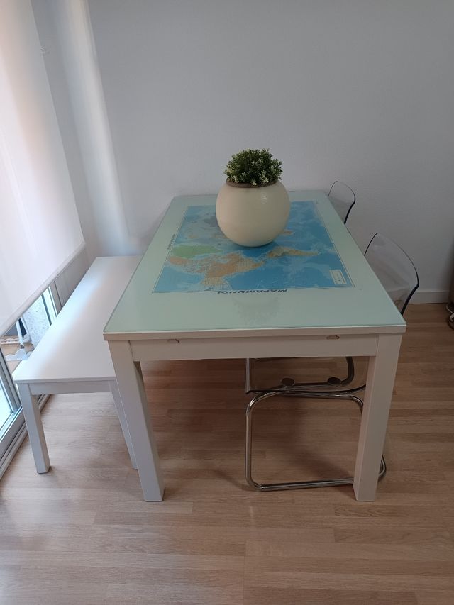 Mesa ikea 2 sillas y un banco