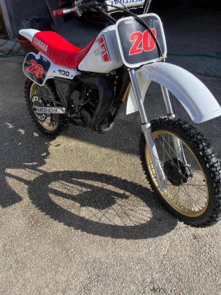 Yz 100 1982