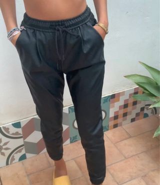 Pantalon cuero Pull&Bear