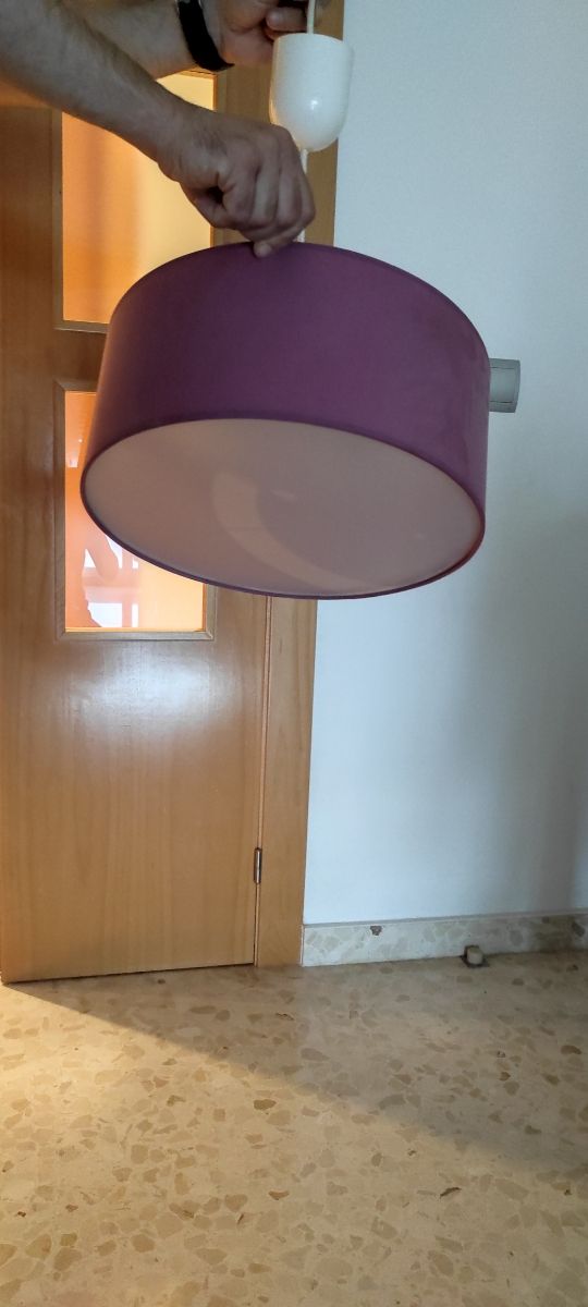 Lampara techo morada y blanca