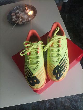 Botas de futbol bajo el precio.