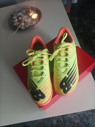 Botas de futbol bajo el precio.
