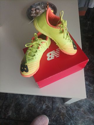 Botas de futbol bajo el precio.