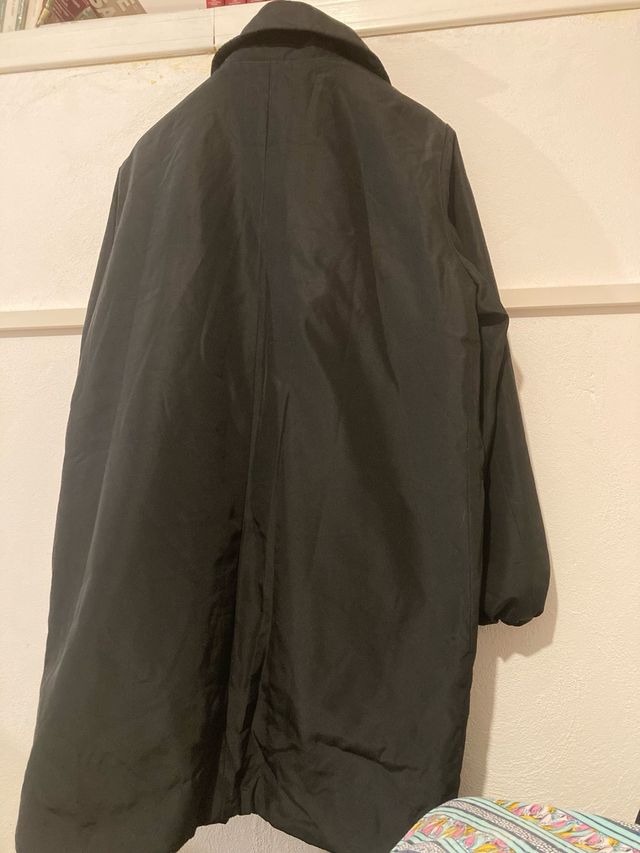 Giaccone nero, donna caldo e comodo