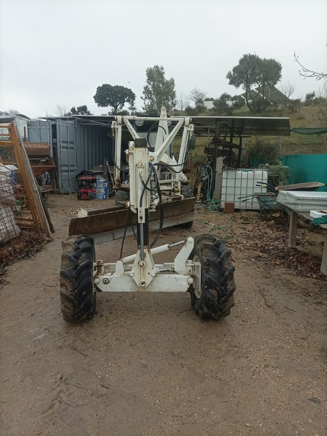 Máquina motoniveladora