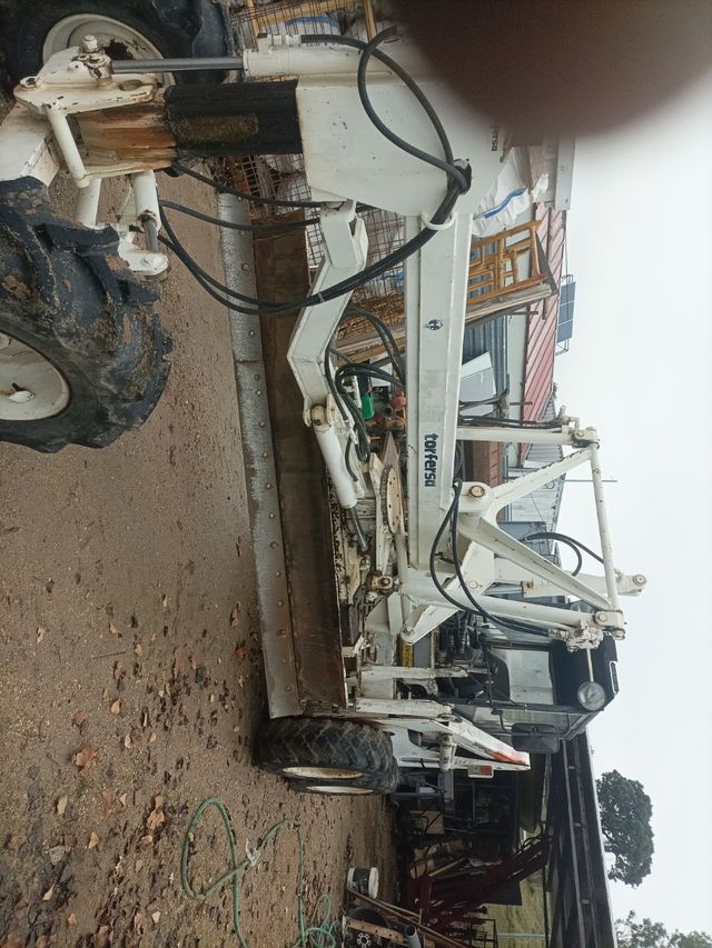 Máquina motoniveladora